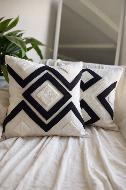MONOCHROME MAZE