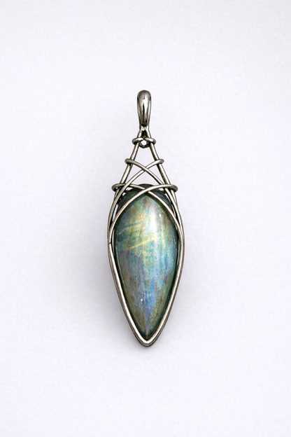 LUMINARA-PENDANT NECKLACE