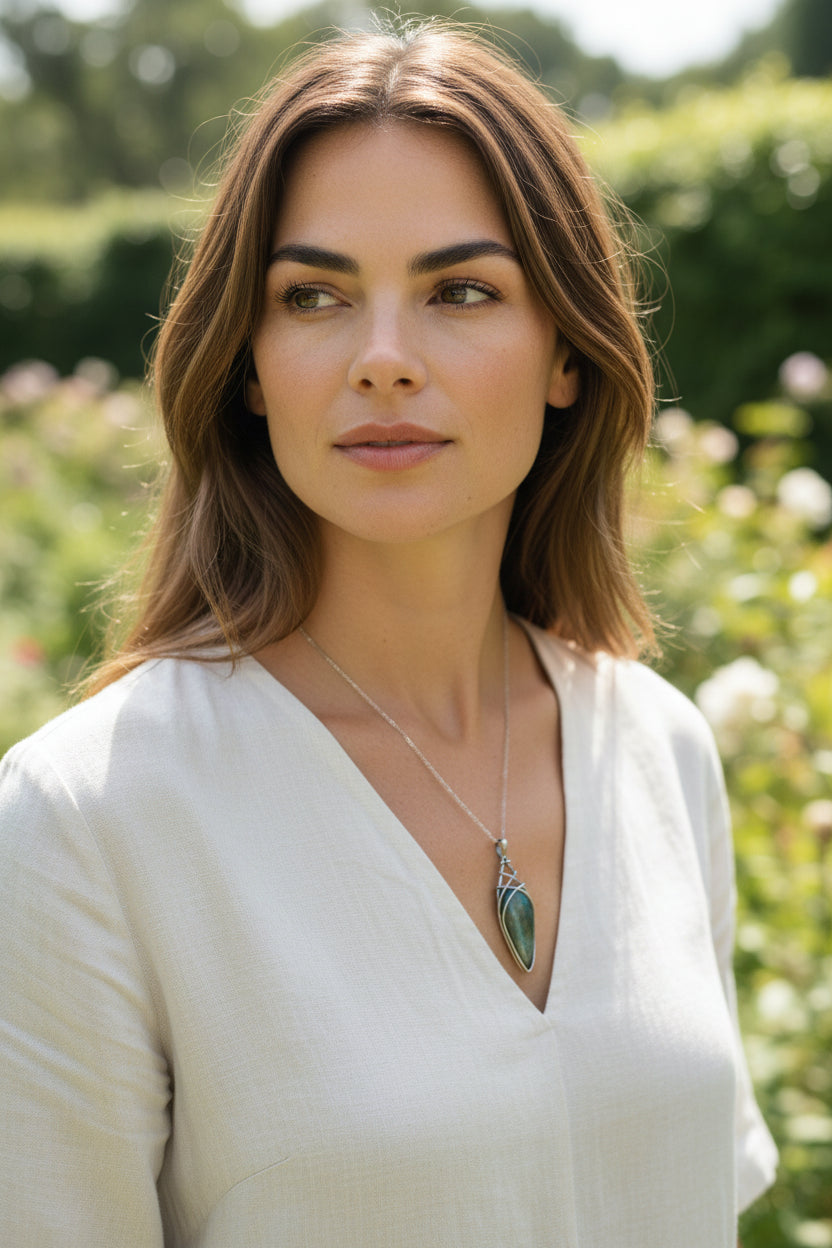 LUMINARA-PENDANT NECKLACE