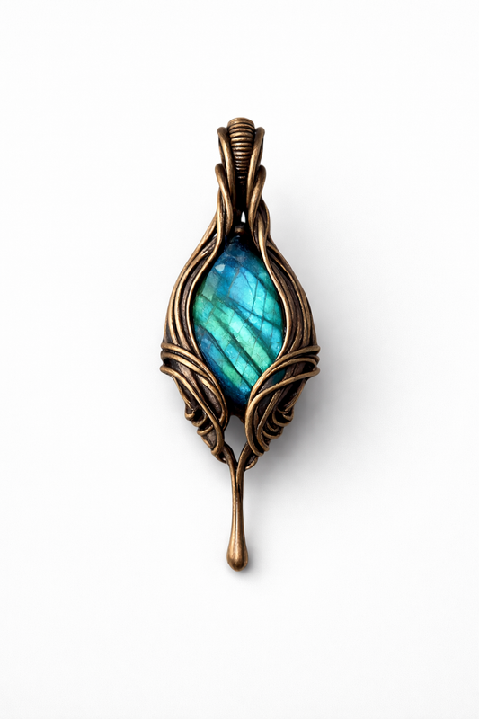 NOCTYRA-PENDANT NECKLACE