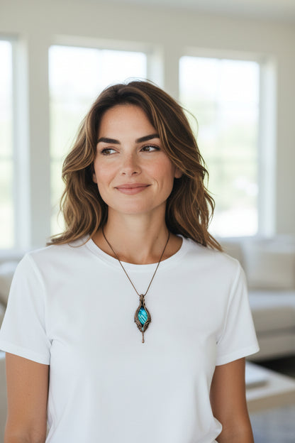 NOCTYRA-PENDANT NECKLACE